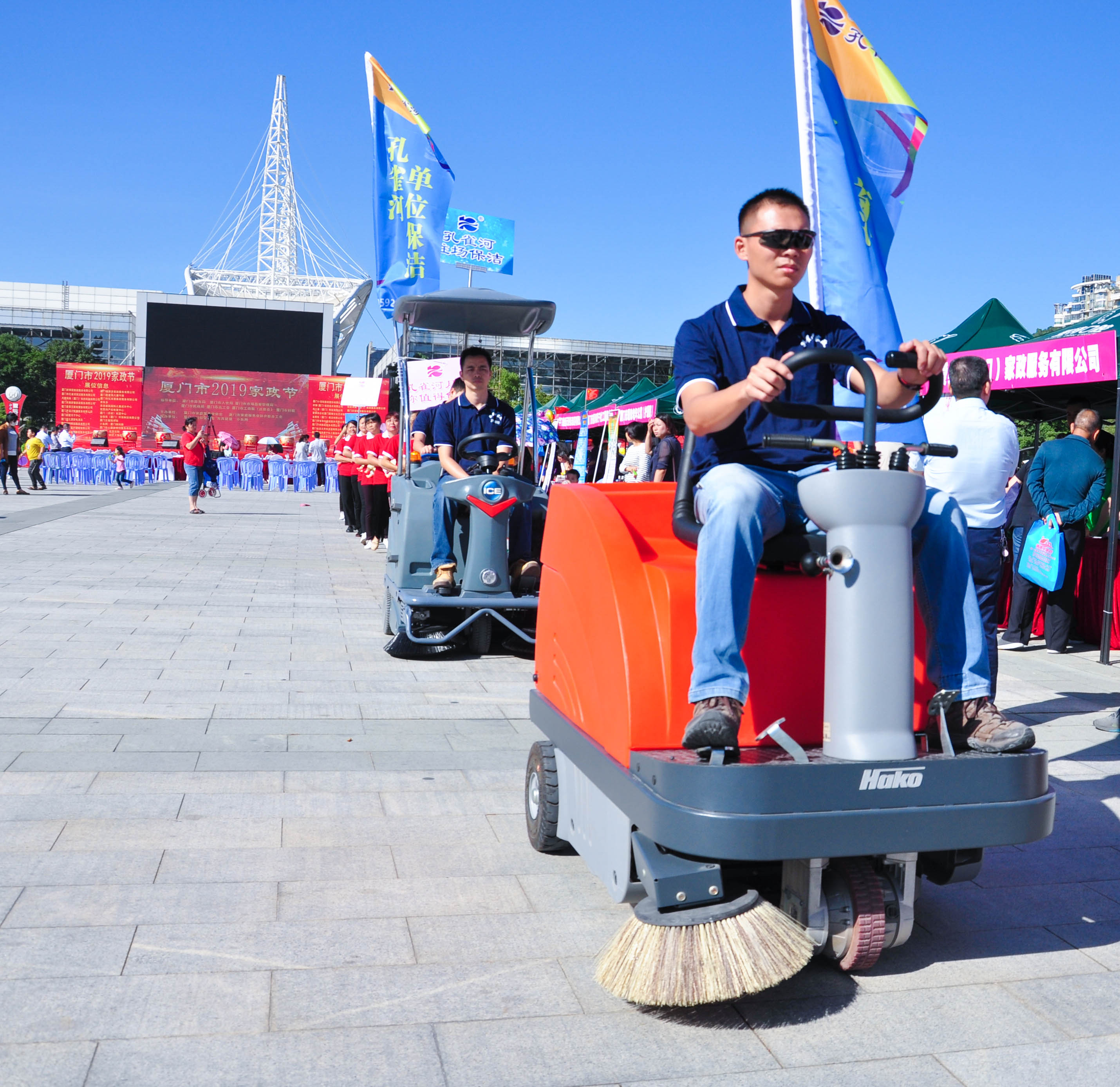 �g��Ц�Z��һ����ʮ�˰���ˇ�R�ψ�������ȸ�������B�T�е����ü�����(ji��)